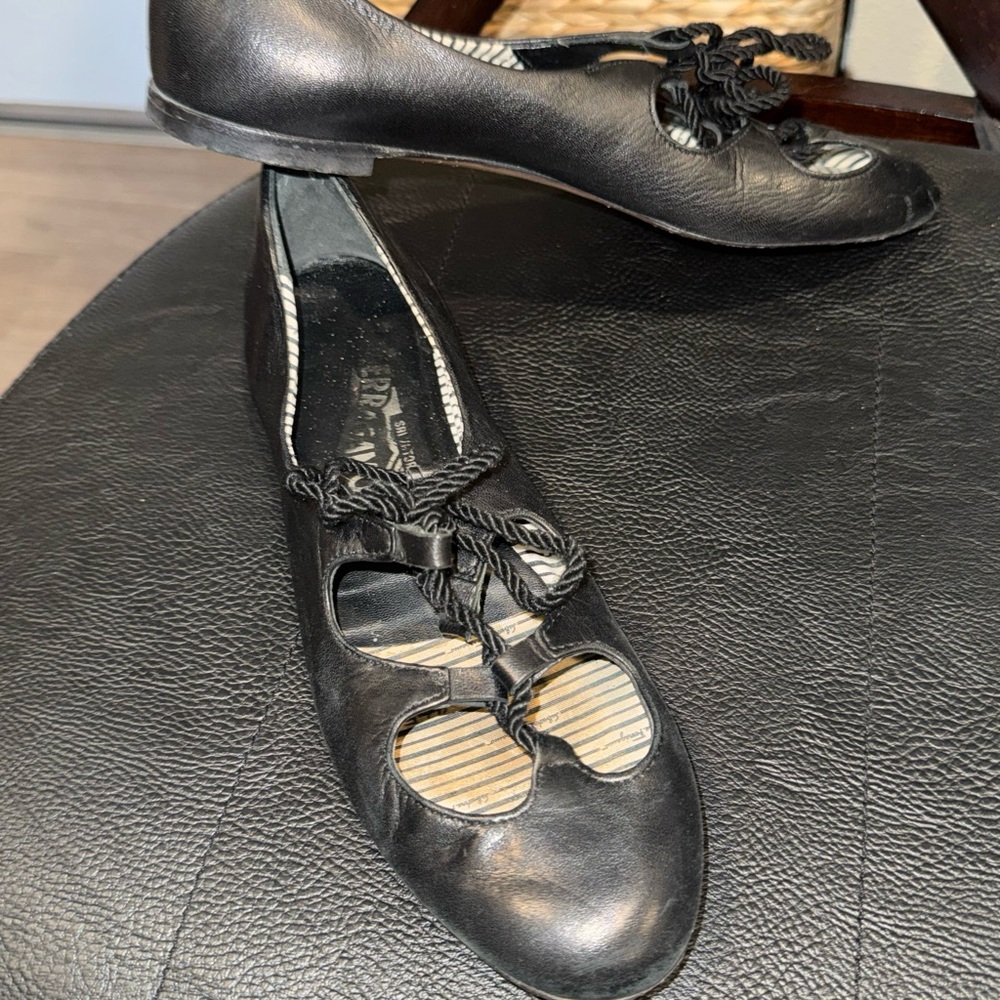 FERRAGAMO black lace up flats Italian
